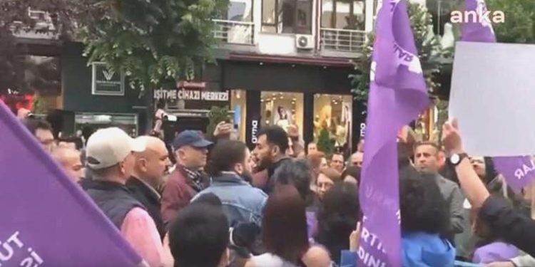 Eskişehir’de TİP’li bayanlara polis müdahalesi: 8 gözaltı!