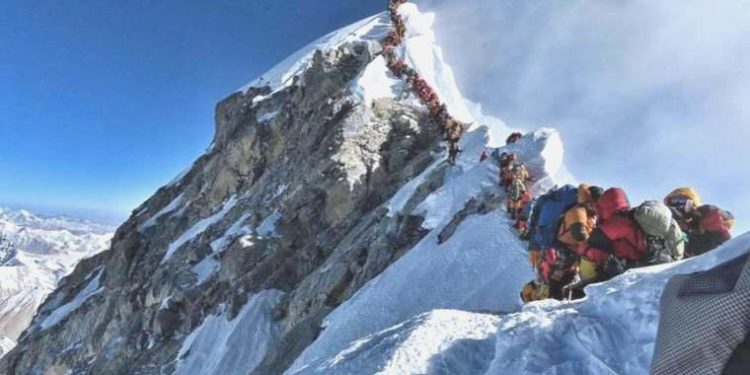 Everest Dağı’ndaki dağcı vefatları son yılların en yüksek düzeyine ulaştı