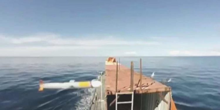 F-18 füzesi, konteynerde test edildi