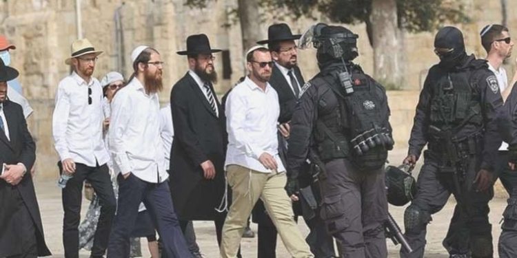 Fanatik Musevilerden Mescid-i Aksa’ya baskın