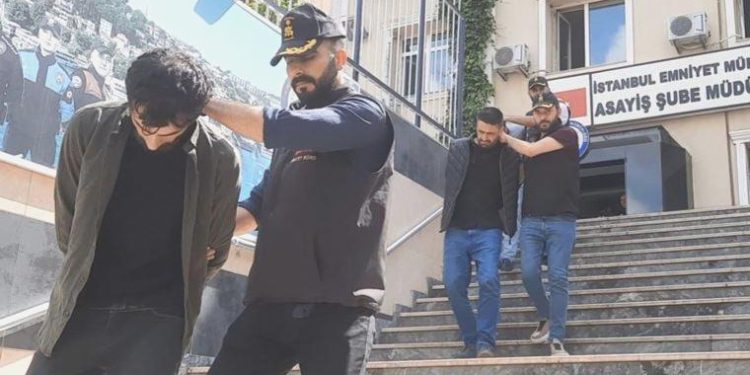 Fatih’te arabada bulunan cesetle ilgili 5 gözaltı