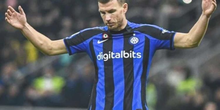Fenerbahçe teklif etti; Dzeko kulübünden ayrıldı