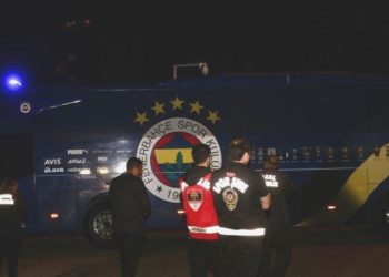 Fenerbahçe’de lider Ali Koç’a istifa daveti