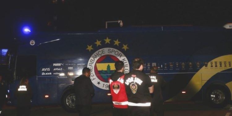 Fenerbahçe’de lider Ali Koç’a istifa daveti