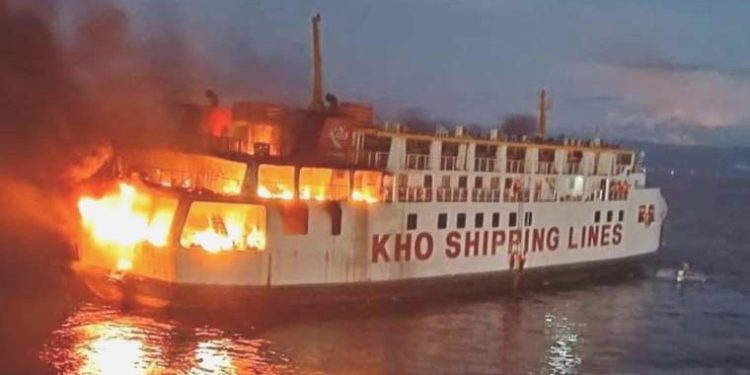 Filipinler’de 120 yolcunun bulunduğu feribotta yangın