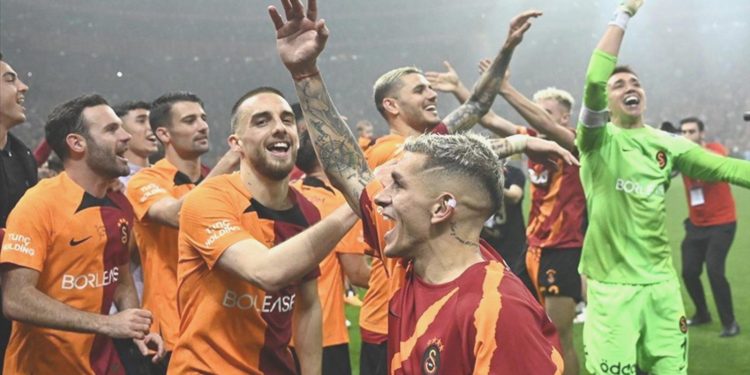 Galatasaray, 5 isimle yollarını ayırıyor