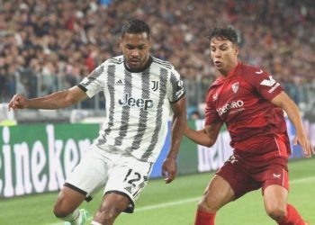 Galatasaray, Alex Sandro ile ilgileniyor