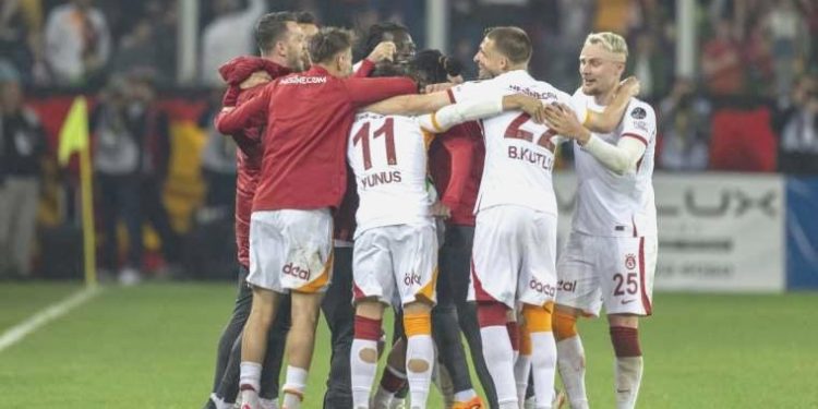 Galatasaray, şampiyon kadroyu korumak istiyor