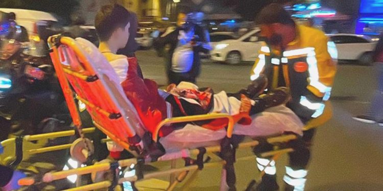 Galatasaray’ın şampiyonluk kutlamalarında 16 yaşında bir taraftar bıçaklandı