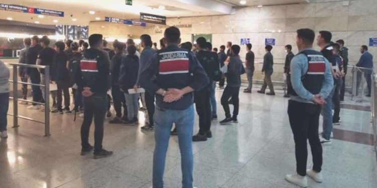 Göç Yönetimi: 42 bin 685 sistemsiz göçmen hudut dışı edildi