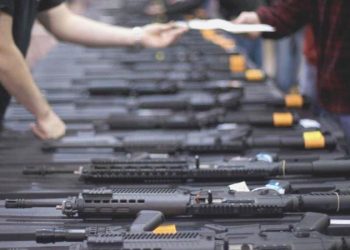 Göçmenlerden kapıya teslim silah: ‘Emniyet harekete geçmeli’