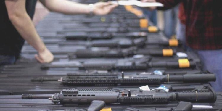 Göçmenlerden kapıya teslim silah: ‘Emniyet harekete geçmeli’