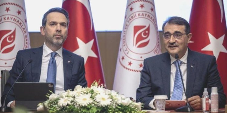 Güç ve Natürel Kaynaklar Bakanlığı’nda periyot teslim: Alparslan Bayraktar, vazifesi Fatih Dönmez’den devraldı