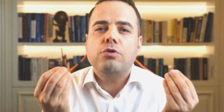 ‘Hepimiz Mehmet Şimşek’e yardım etmeliyiz’ diyen Özgür Demirtaş’a reaksiyon yağıyor: Beşli çete yardım etsin!