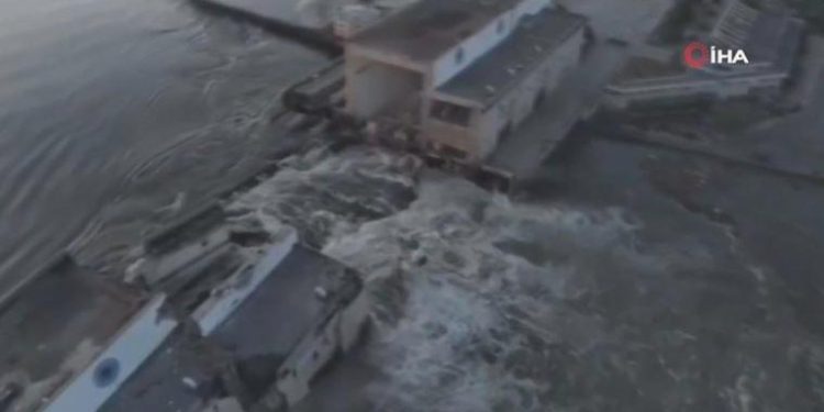 Herson’da hidroelektrik santrali vuruldu: Sel uyarısı yapıldı