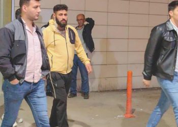 Hırsız, konut sahibini boynundan bıçaklayıp kaçtı