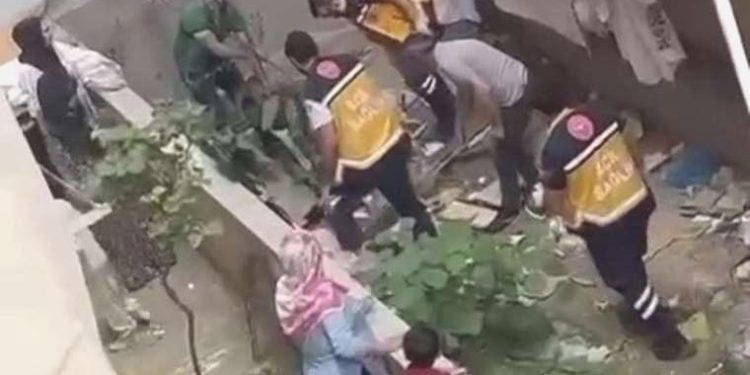 Hırsızlık için 5 katlı binanın çatısına çıktı: Metrelerce yüksekten düştü