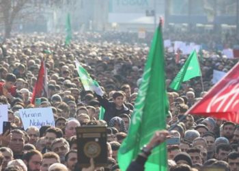 Hizbullah reaksiyonuna ceza: Toplumsal medyadan paylaşım yapan öğretmen valilik kararıyla açığa alındı