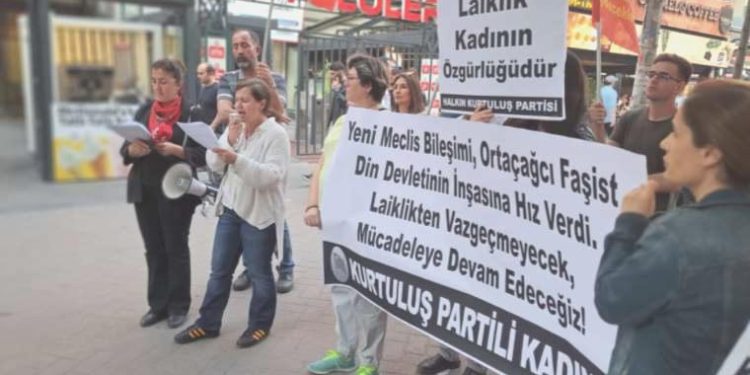 HKP’den HÜDA PAR ve Yine Refah Partisi protestosu