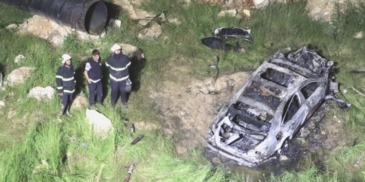 İki araba çarpıştı, alev topuna döndü: 1 kişi yanarak öldü, 9 kişi yaralı