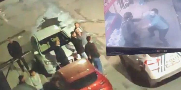 İki küme ortasında falçatalı, tekmeli hengame kamerada