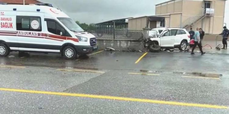 İmtihan yolunda feci kaza! Baba öldü, kızı ağır yaralı