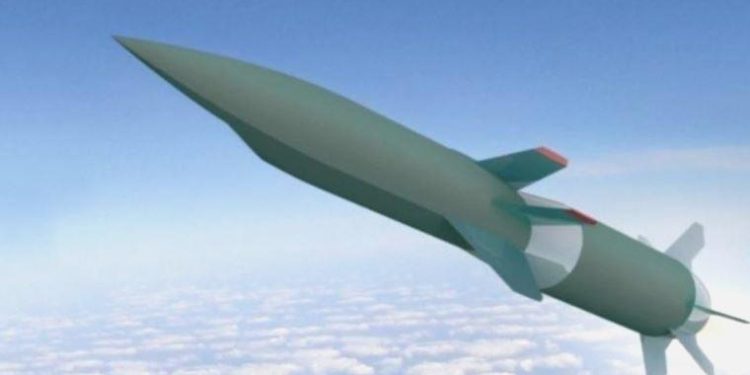 İran, birinci hipersonik füzesini tanıttı