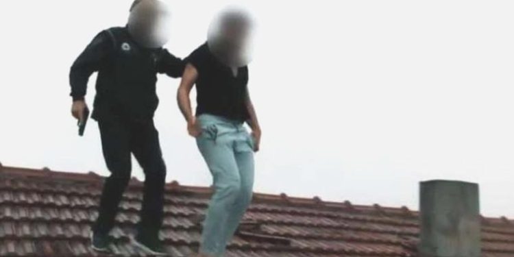 IŞİD şüphelisi, saklandığı çatıda yakalandı