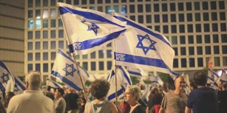 İsrailliler, hükümetin yargı düzenlemesine karşı protestoların 24. haftasında tekrar meydanlarda