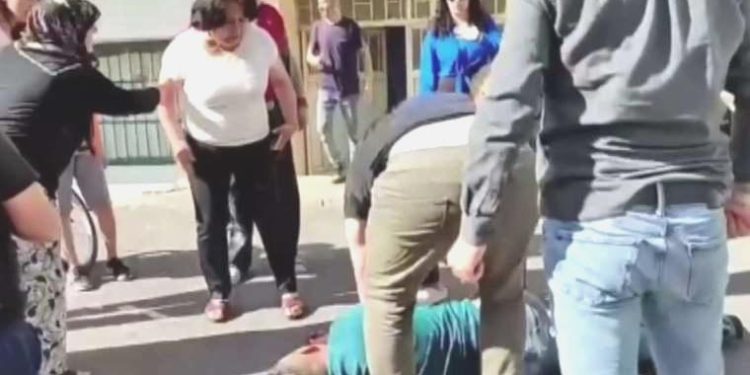 İstanbul’da sokak ortasında cinayet! Konutunun önünde kalbinden ve ayağından bıçaklandı…