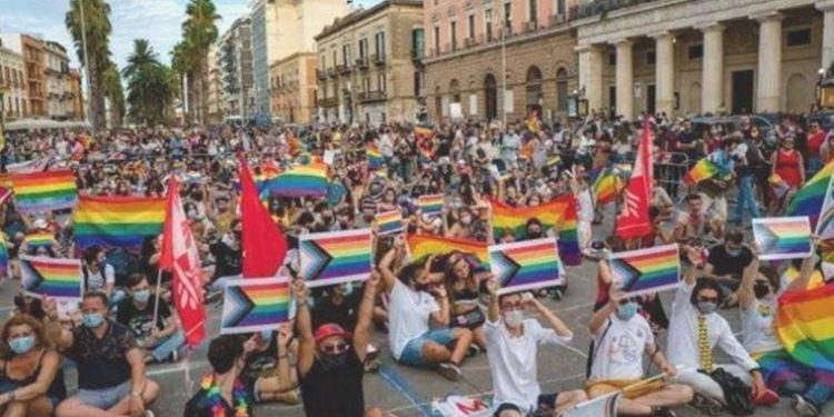 İtalya’da Lazio bölgesinin sağcı idare LGBTİ+ Onur Yürüyüşü’ne takviyesini çekti: ‘Katolik Taliban’ eleştirisi