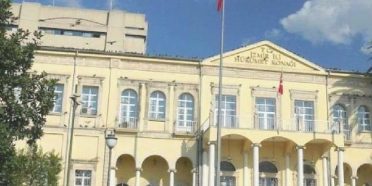 İzmir Valiliği’nden Onur Haftası öncesi yürüyüş yasağı