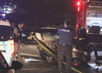 İzmir’de öldüren yarış: 1 meyyit, 1’i bebek 2 yaralı