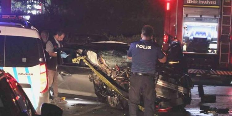 İzmir’de öldüren yarış: 1 meyyit, 1’i bebek 2 yaralı