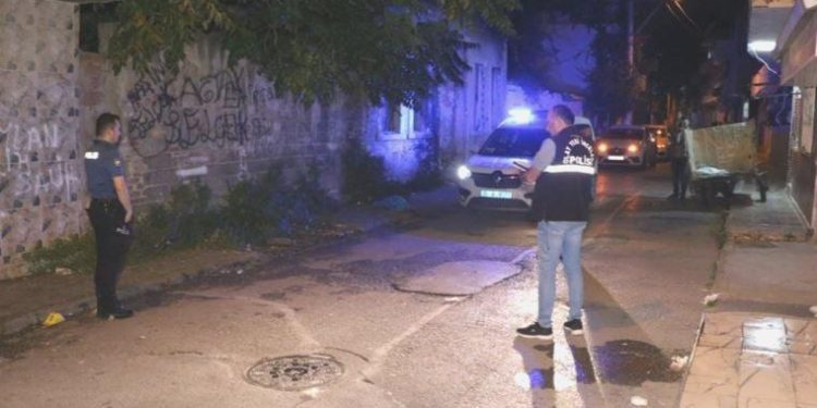İzmir’de sokak ortasında silahlı arbede: 2 ağır yaralı