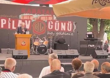 Kabataş Erkek Lisesi mezunları okul müdürünü protesto etti