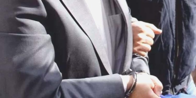 Kamu görevlilerine uyuşturucu operasyonu: 2 tutuklama, 1 isimli denetim