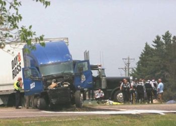 Kanada’da feci kaza: Minibüs ile tır çarpıştı, en az 10 kişi öldü