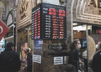 Kapalıçarşı’da vahim tabloyu ekonomistler kıymetlendirdi: ’30 yıldır birinci kez…’