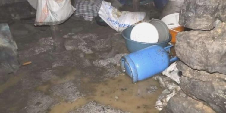 Kars’ta bir köyü sel vurdu, 10 mesken ziyan gördü