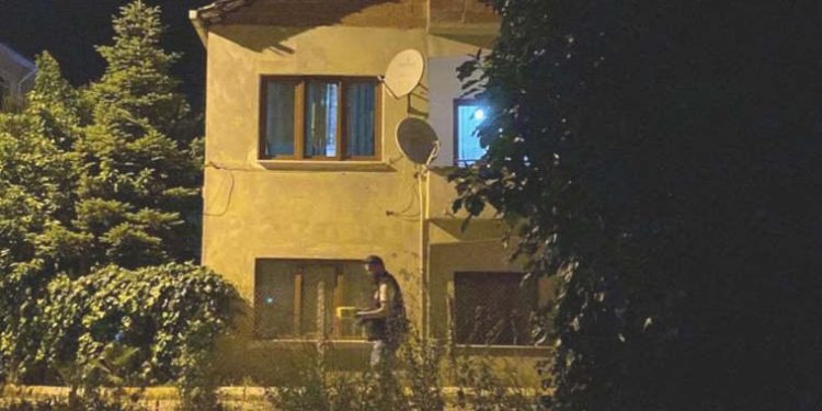 Konuta isabet eden mermiler polisi harekete geçirdi