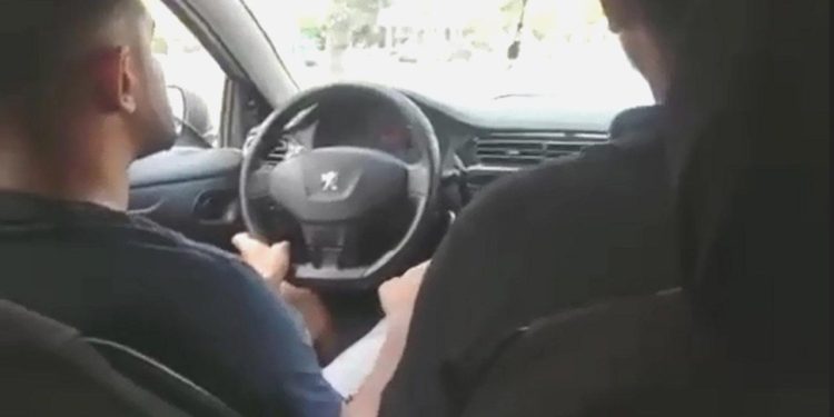 Korsan Taksiciye ‘Kardeşim Biz Polisiz’ Şoku