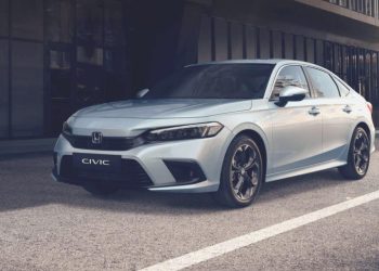 Kurdaki artış araba fiyatlarını da uçurdu: 8 modele daha artırım geldi