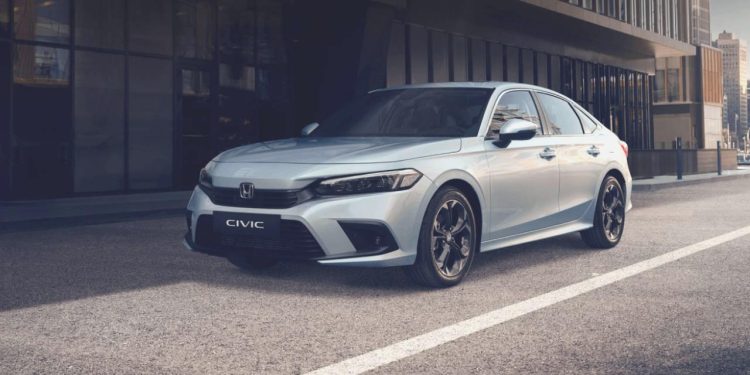 Kurdaki artış araba fiyatlarını da uçurdu: 8 modele daha artırım geldi