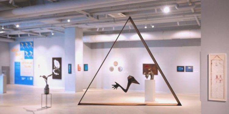 “Kuş Koysunlar Yoluna: Kabulleri Deforme Eden Bir Sanat Manifestosu”