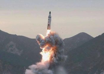 Kuzey Kore, Japon Denizi’ne balistik füze fırlattı