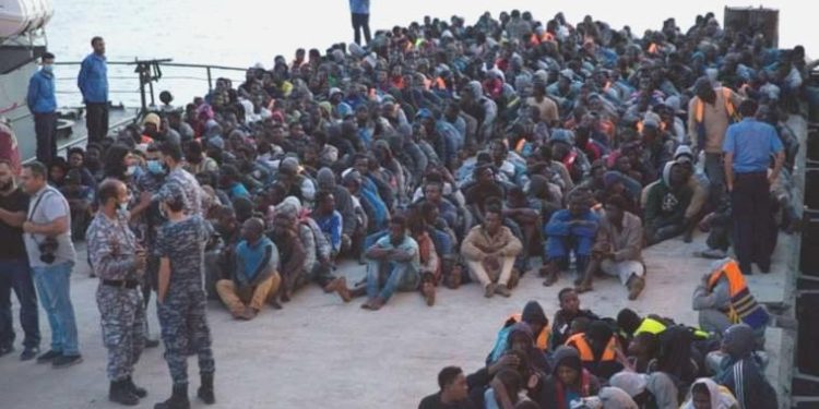Libya’da 250 sistemsiz göçmenin yurt dışına çıkışı engellendi