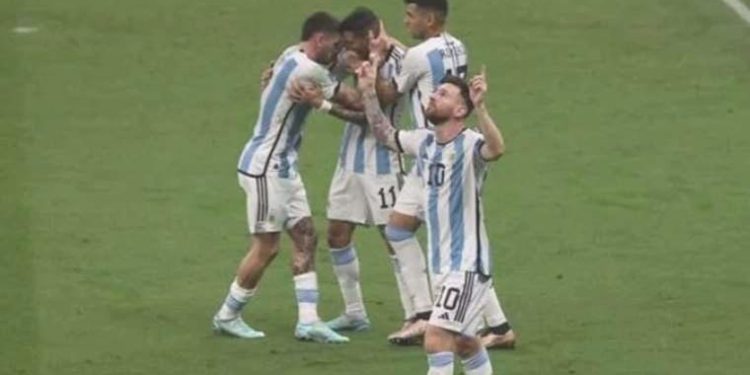 Lionel Messi attı, Arjantin kazandı!