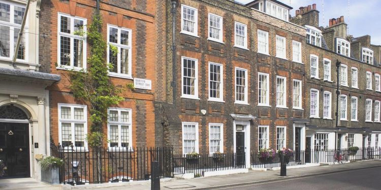 Londra’dan Mesken Alan Varlıklı Türk Sayısı Arttı: “Paralarını Türkiye’den Çıkarmaya Çalışıyorlar”