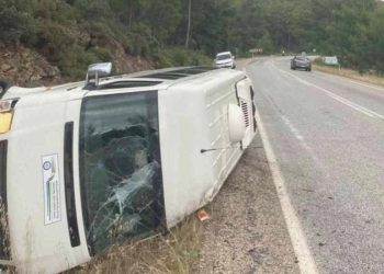 Marmaris’te işçi taşıyan minibüs kaza yaptı: 8 yaralı